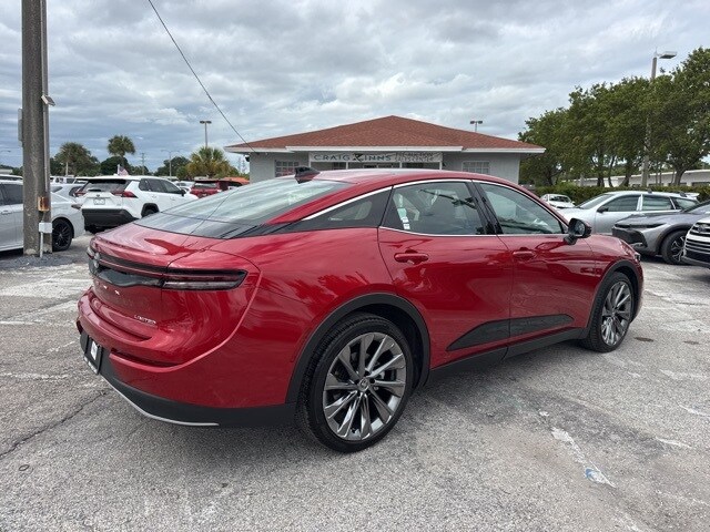2025 Toyota Crown Limited photo 2