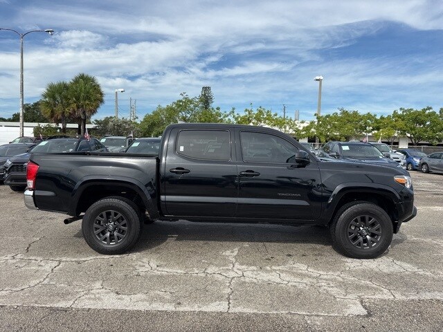 2020 Toyota Tacoma SR5 photo 2
