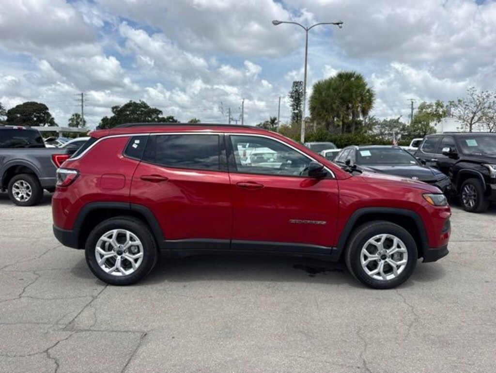 Used 2025 Jeep Compass Latitude SUV