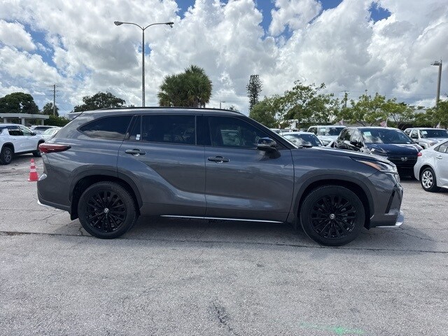 2024 Toyota Highlander XSE photo 2