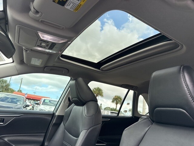2023 Toyota RAV4 XLE Premium photo 3