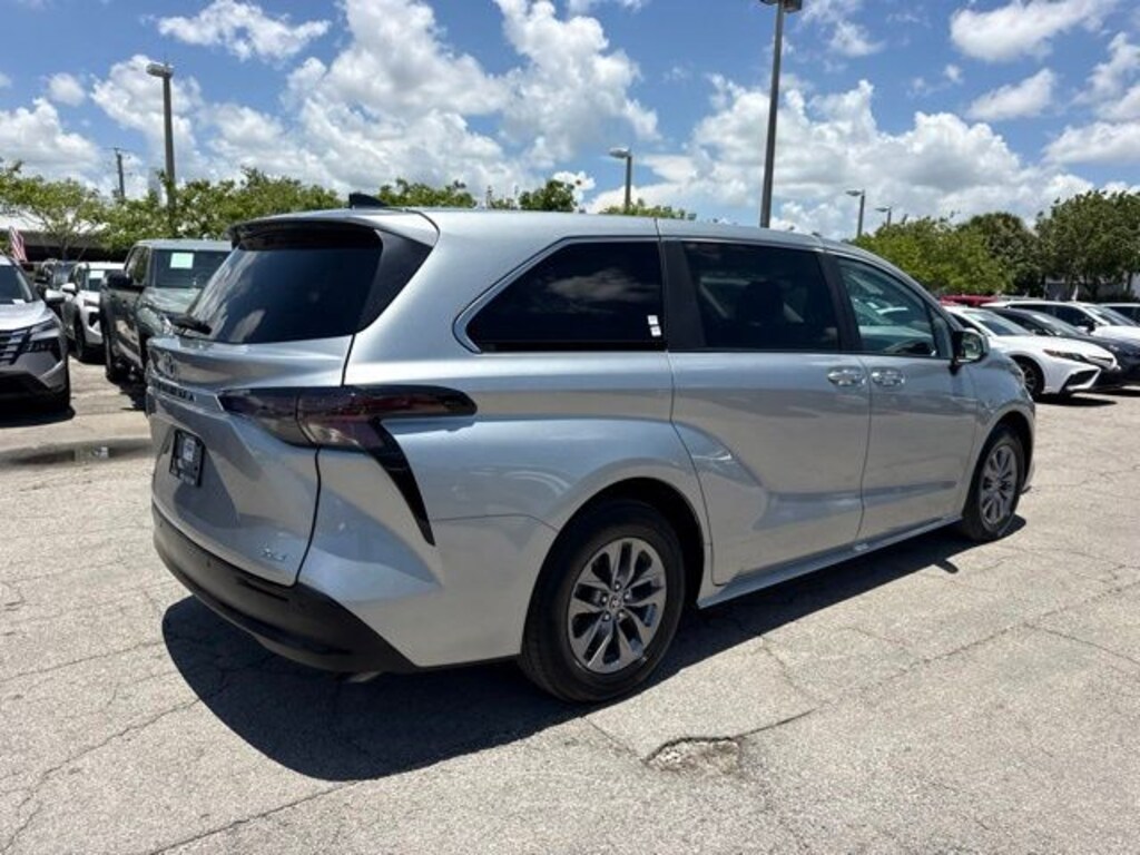Used 2025 Toyota Sienna XLE 8 Passenger Van Passenger Van