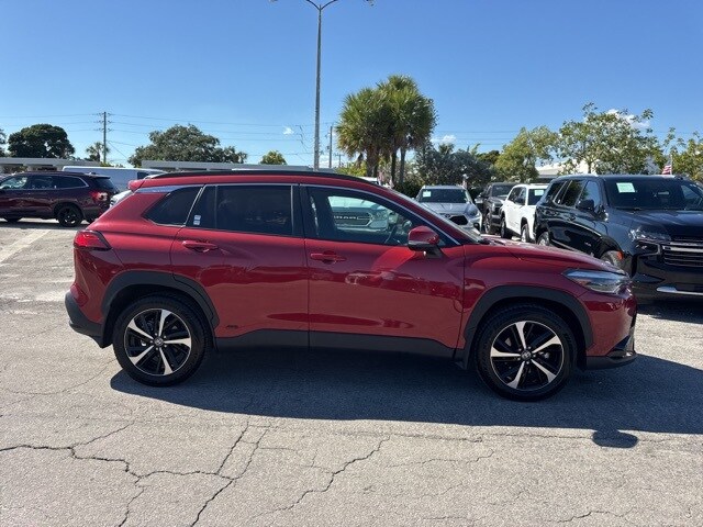 2023 Toyota Corolla Cross Hybrid S photo 2