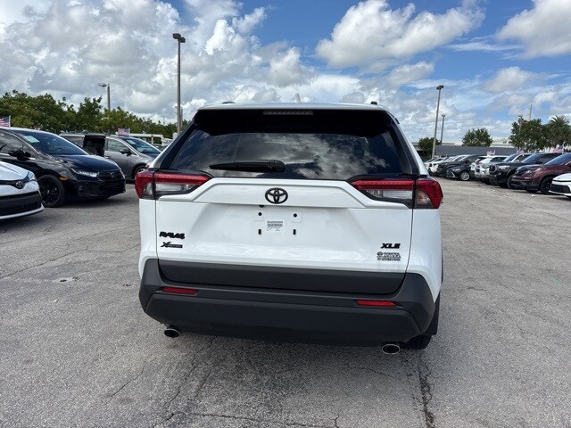 2025 Toyota RAV4 XLE photo 4