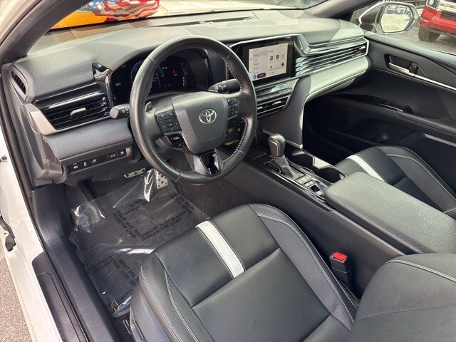 2025 Toyota Camry SE photo 2