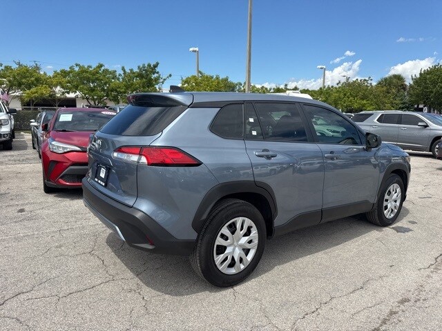 2024 Toyota Corolla Cross L photo 3