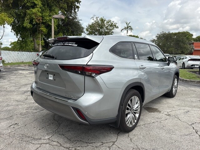 2024 Toyota Highlander Platinum photo 3