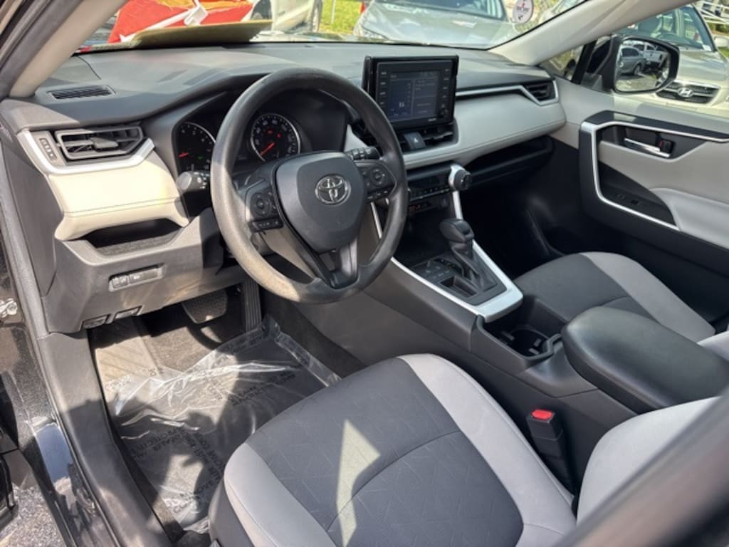 Used 2022 Toyota RAV4 XLE SUV