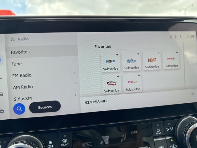 2024 Toyota Highlander LE photo 4
