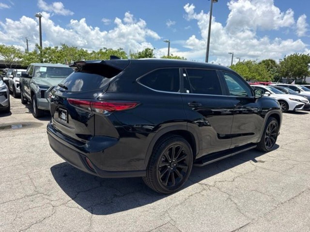 Used 2023 Toyota Highlander XLE SUV