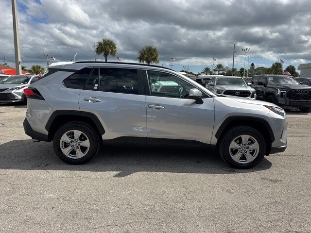 2025 Toyota RAV4 XLE photo 2