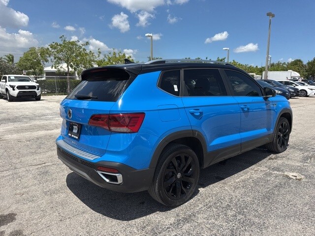 2024 Volkswagen Taos SE photo 3