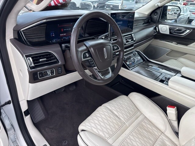 2024 Lincoln Navigator Black Label photo 2