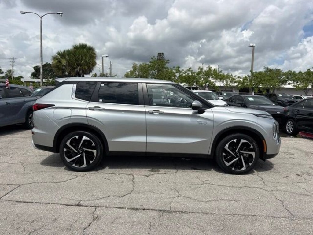 Used 2023 Mitsubishi Outlander Plug-In Hybrid SUV