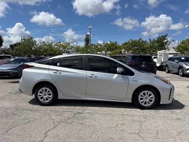 2020 Toyota Prius XLE photo 2