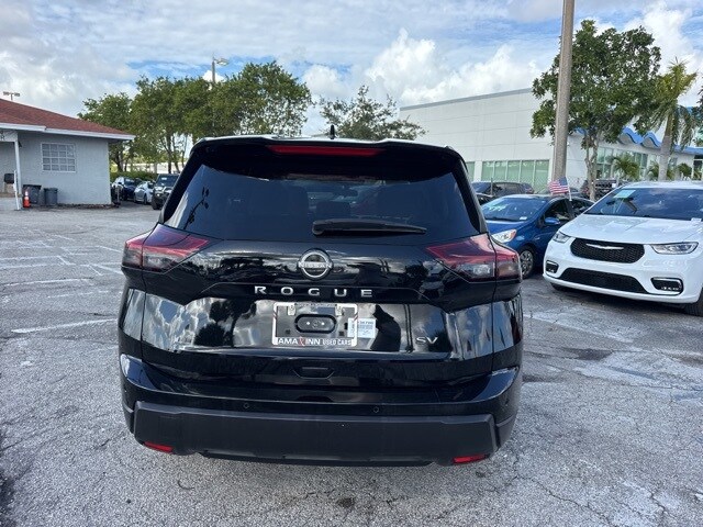 2024 Nissan Rogue SV photo 4