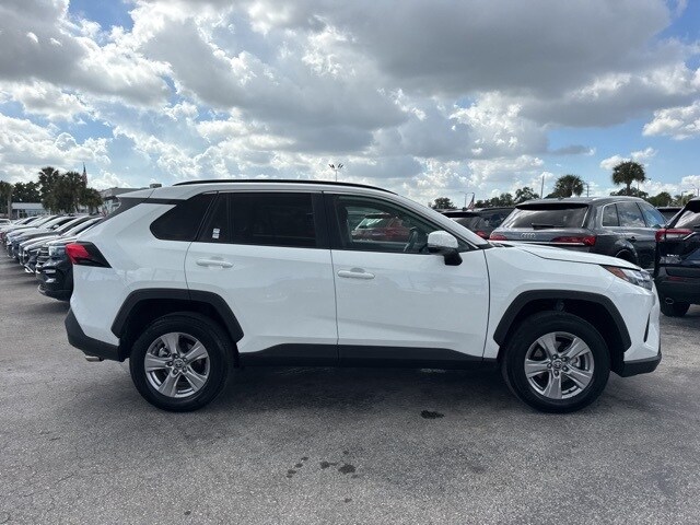 2025 Toyota RAV4 XLE photo 2