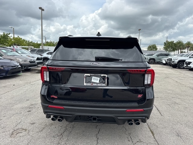 2025 Ford Explorer ST photo 4