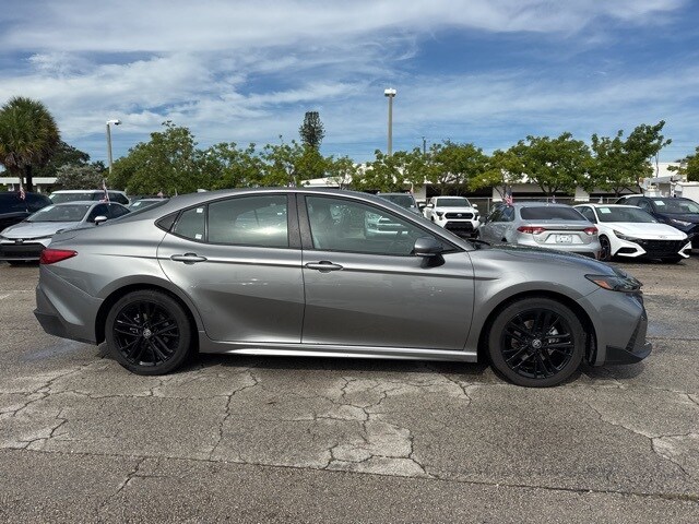 2025 Toyota Camry SE photo 2