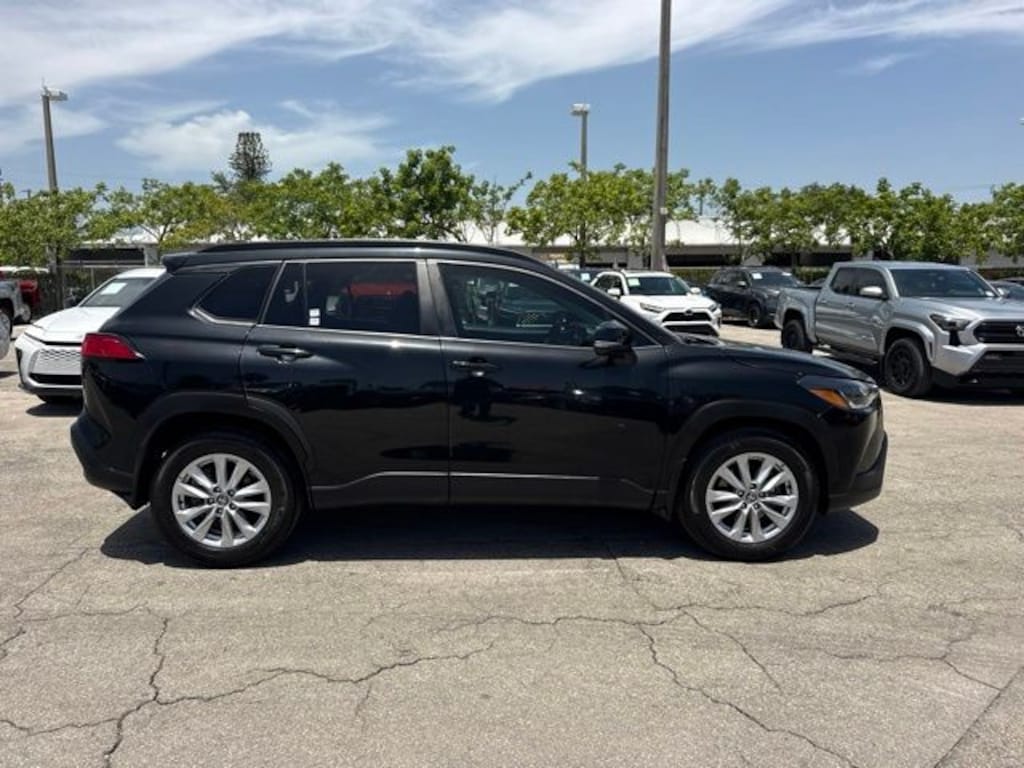 Used 2024 Toyota Corolla Cross LE SUV