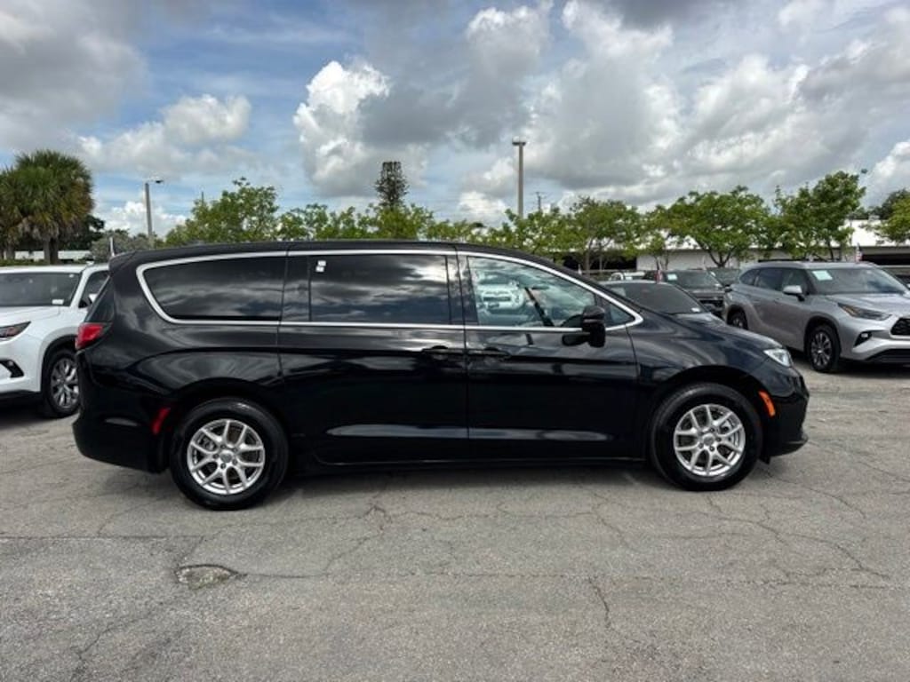 Used 2024 Chrysler Pacifica Touring L Van Passenger Van