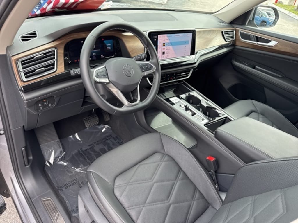 Used 2025 Volkswagen Atlas 2.0T SE w/Technology SUV