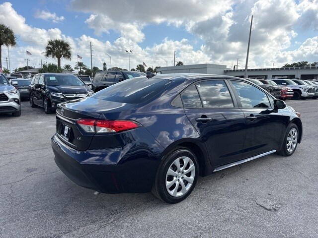 2023 Toyota Corolla LE photo 3