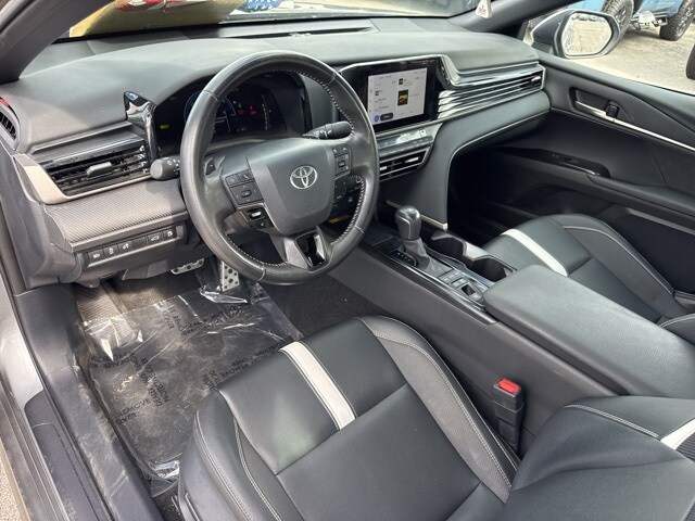 2025 Toyota Camry SE photo 2