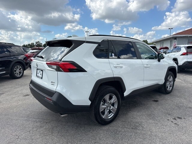 2025 Toyota RAV4 XLE photo 3