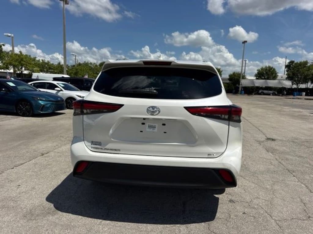 Used 2021 Toyota Highlander XLE SUV
