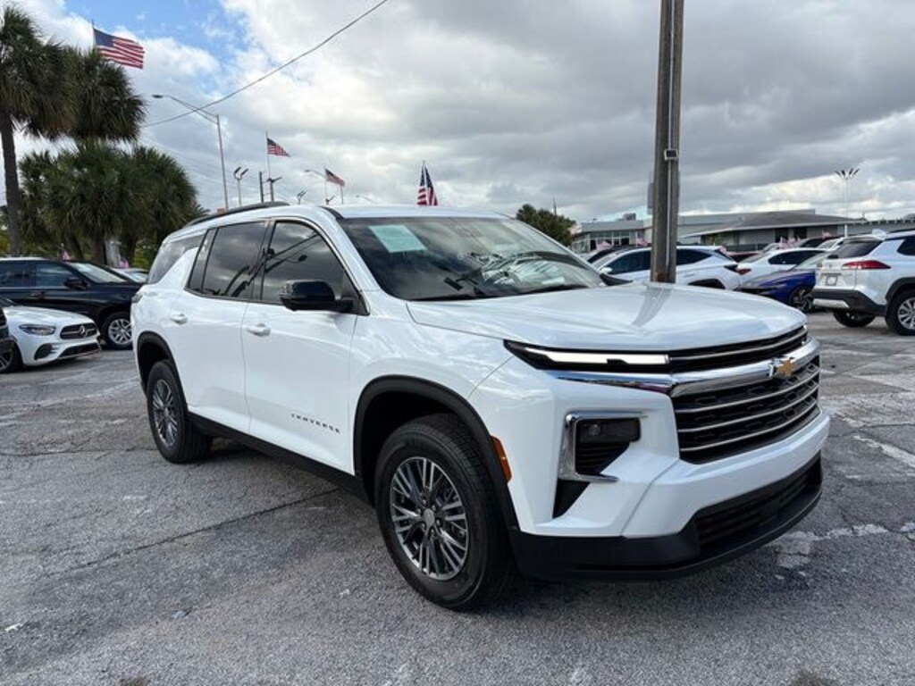 Used 2025 Chevrolet Traverse LT SUV