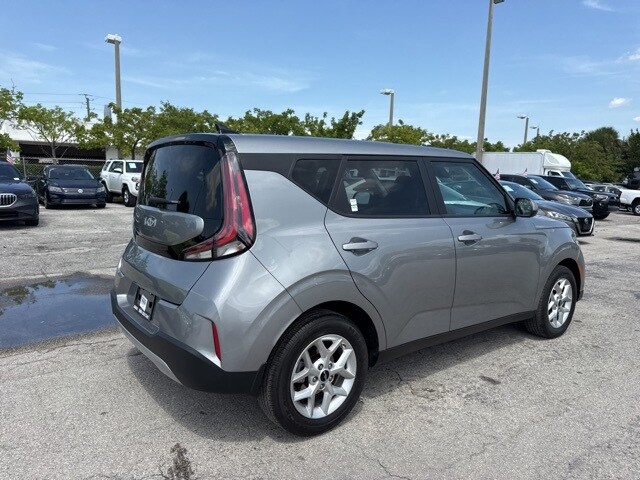 2025 Kia Soul LX photo 3