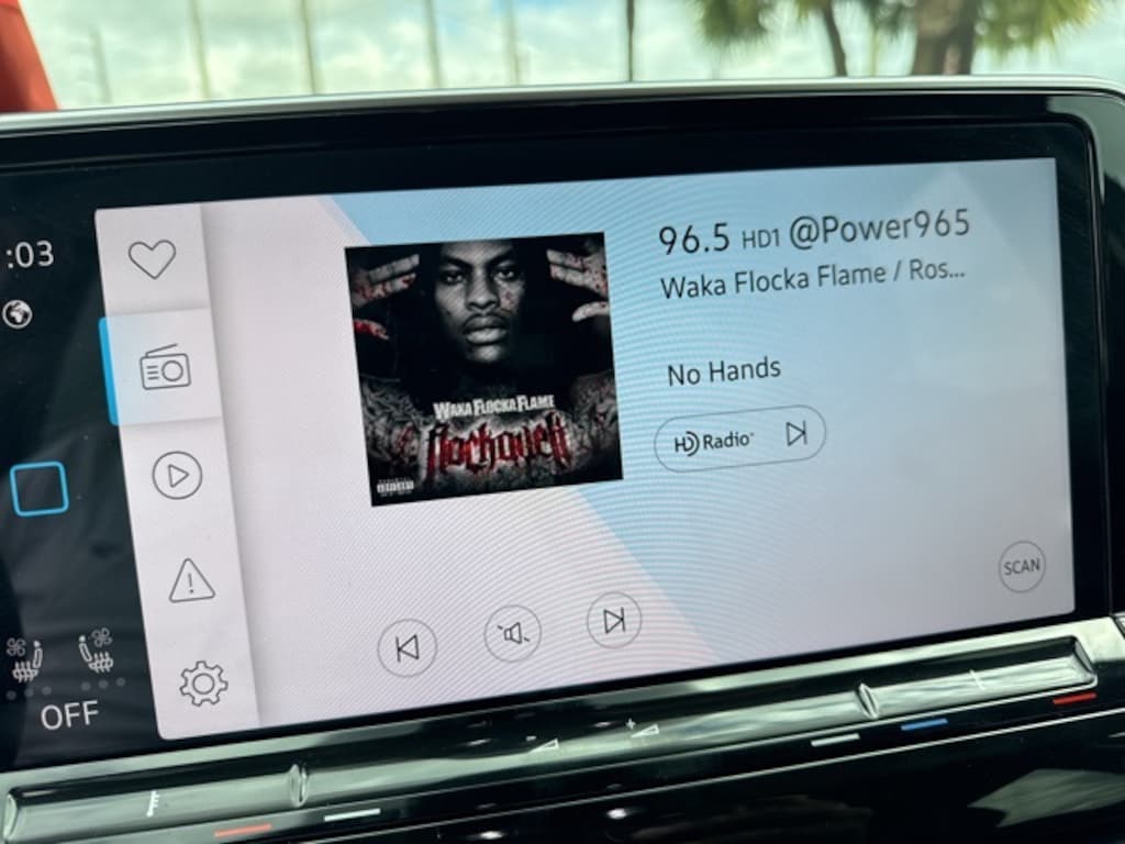 Used 2025 Volkswagen Atlas 2.0T SE w/Technology SUV