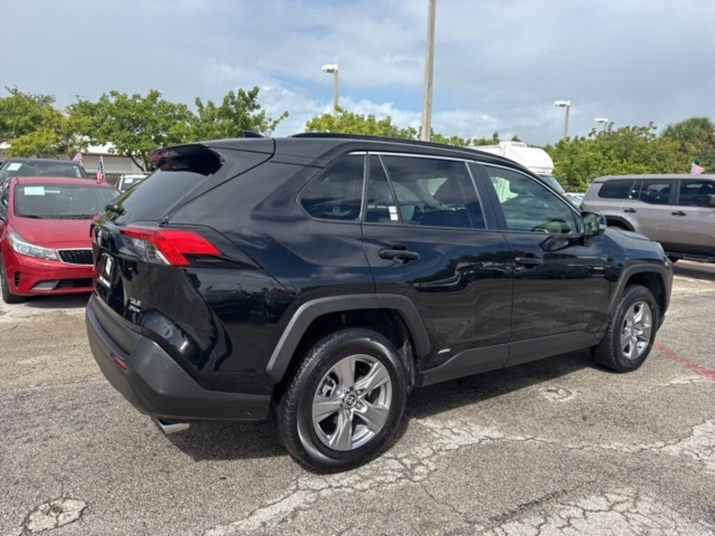 Used 2025 Toyota RAV4 Hybrid XLE SUV