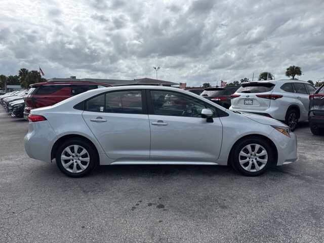 2024 Toyota Corolla LE photo 2