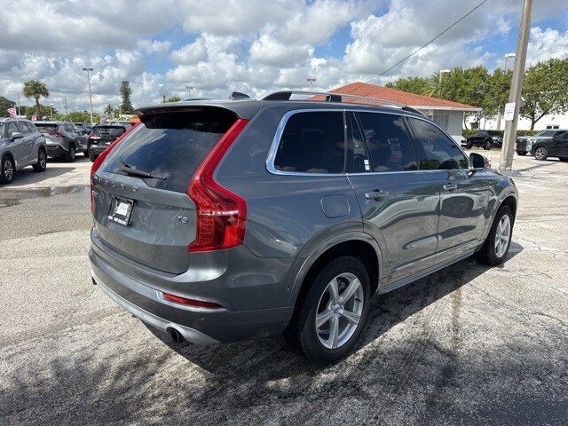 2018 Volvo XC90 T5 Momentum photo 3