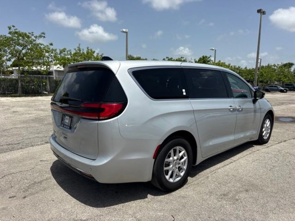 Used 2024 Chrysler Pacifica Touring L Van Passenger Van