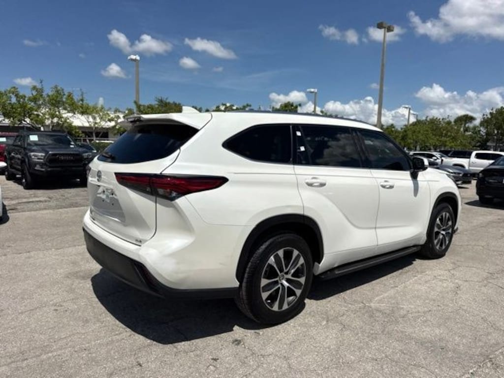 Used 2021 Toyota Highlander XLE SUV