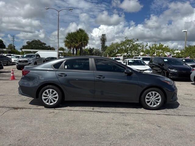 2024 Kia Forte LX photo 2
