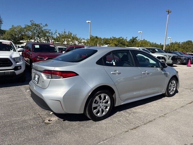 2025 Toyota Corolla LE photo 3