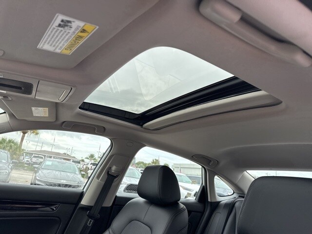 2022 Honda Civic Touring photo 3