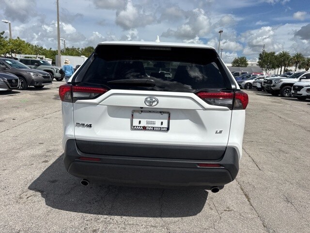 2023 Toyota RAV4 LE photo 4