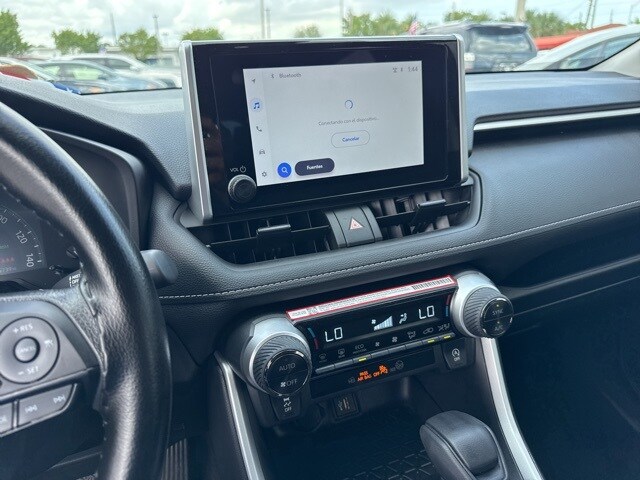2024 Toyota RAV4 XLE photo 3