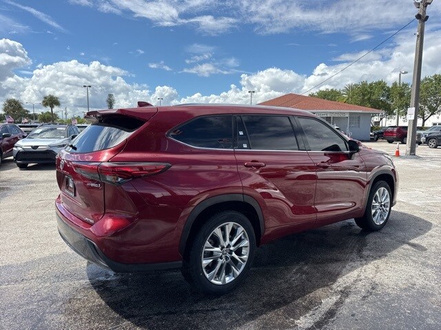 2023 Toyota Highlander Hybrid Limited photo 2
