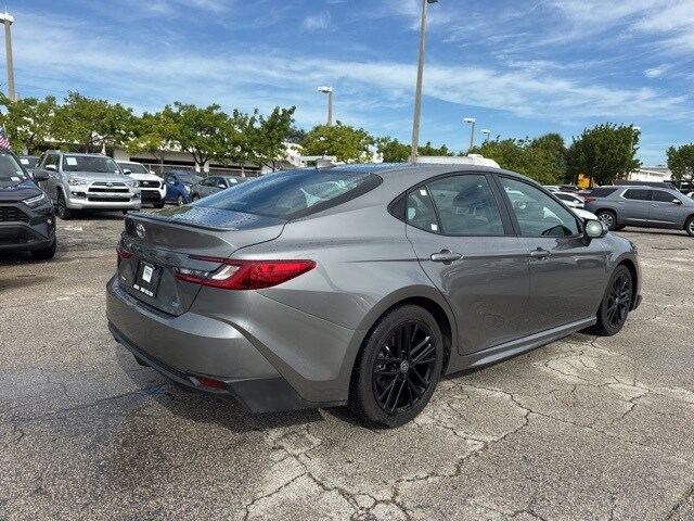 2025 Toyota Camry SE photo 3
