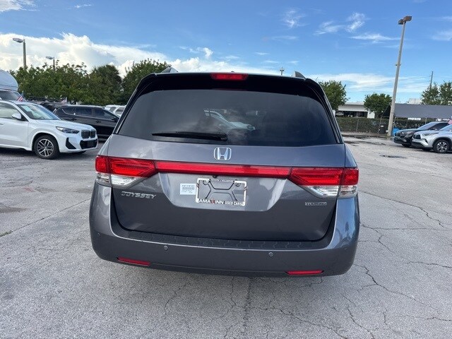 2016 Honda Odyssey Touring photo 4