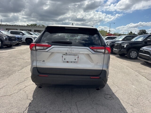 2025 Toyota RAV4 XLE photo 4