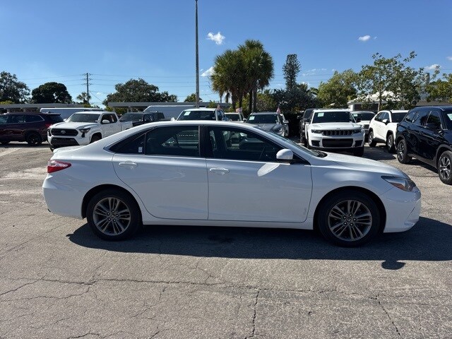 2017 Toyota Camry LE photo 2