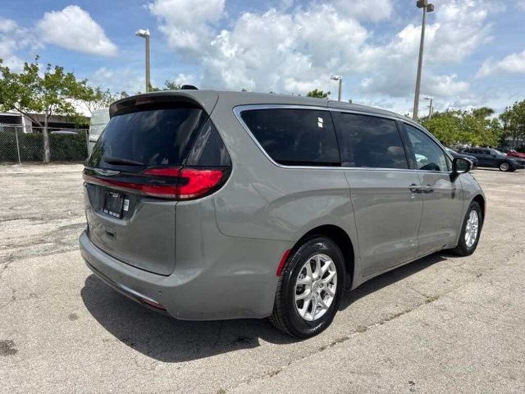Used 2023 Chrysler Pacifica Touring L Van Passenger Van