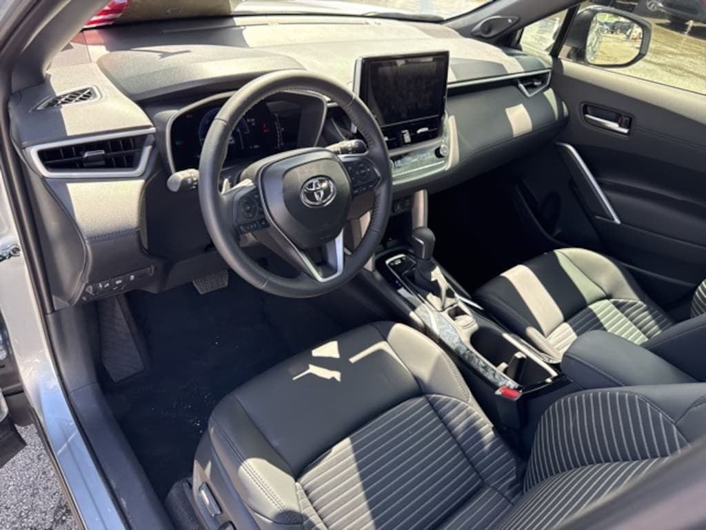Used 2025 Toyota Corolla Cross Hybrid XSE SUV